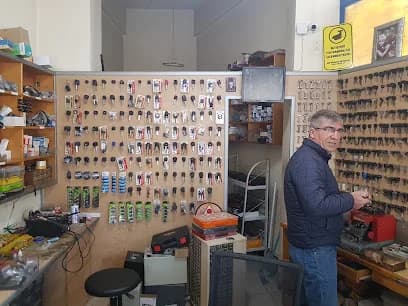 Akgül Oto Elektronik Anahtar, Kapı ve çilingir hizmetleri